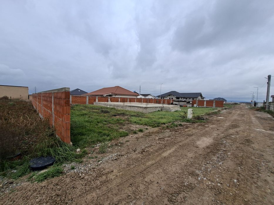 Teren intravilan cu fundație zona Cheriu  cu toate utilitățile