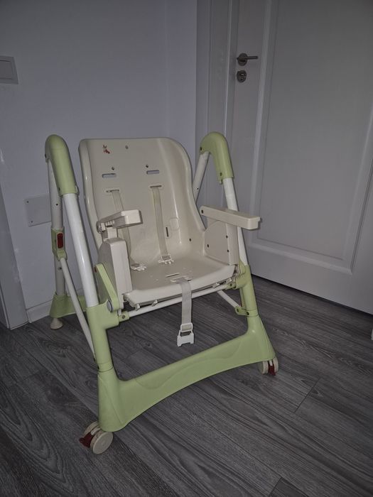 Vând scaun de mâncare bebe