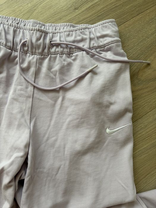 Нежно лилаво долнище Nike Xs