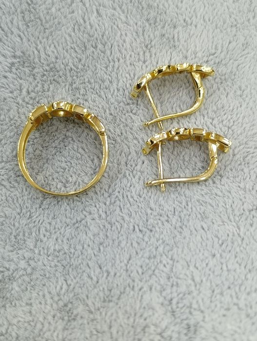 Золотое комплект Christian Dior , проба 585, общий вес 5,85 гр размер