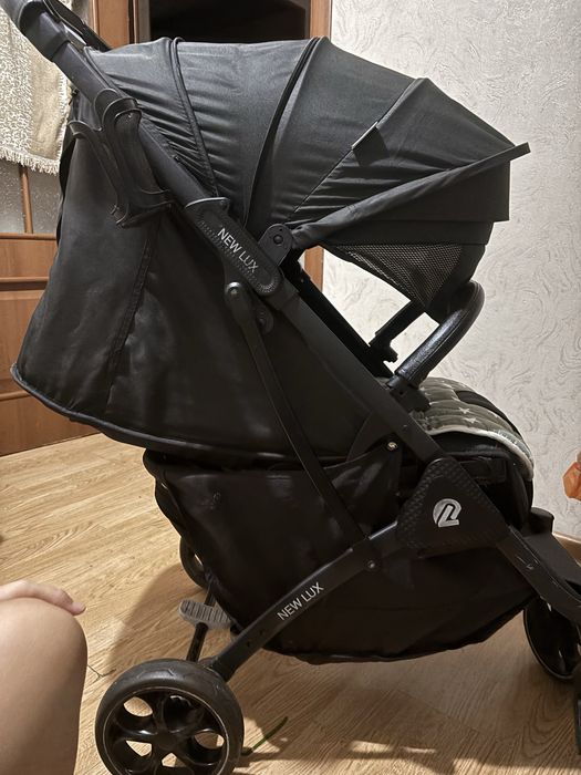 Прогулочная коляска сатылады