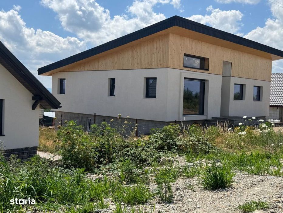 Casa cu priveliste deosebita – 232 mp + terasa 50 mp | Teren 5 ari |
