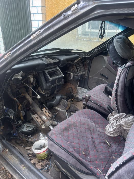 Mazda 323F первого поколения (BG)