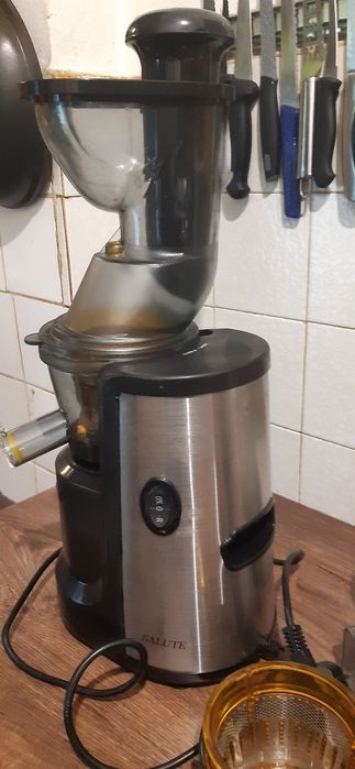 Бавнооборотна сокоизтисквачка  Salute