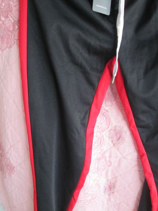 pantaloni sport dunga rosie  noi XL/L