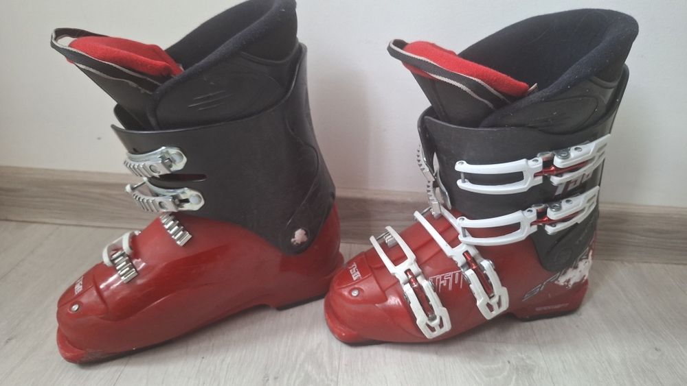 Clapari Sport Fit T50 39 rosii Slovenia second-hand