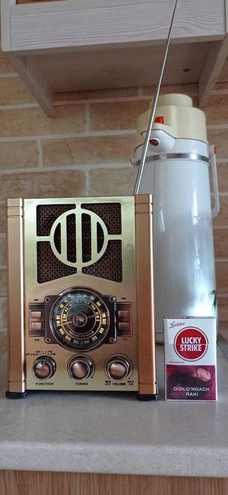 радиоприемник , в стиле ретро