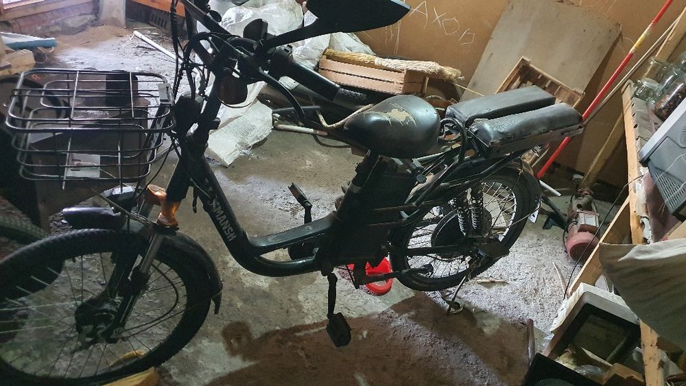 Skuter sotiladi xolati yaxshi batareyka 35 40 yuradi narxi 1400