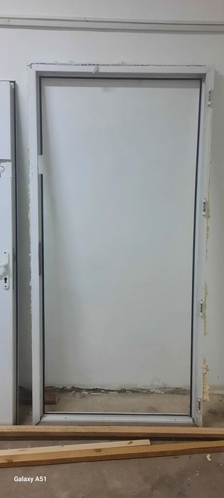 Двери пластиковые б/у 5 шт