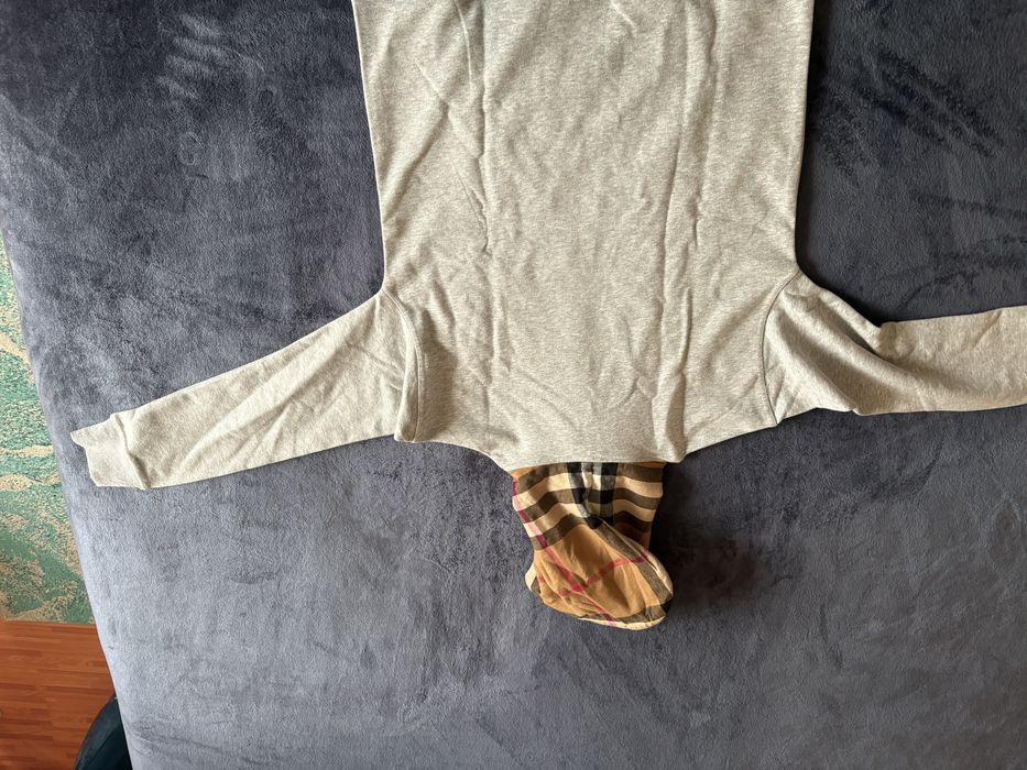 Vand hanorac burberry nou