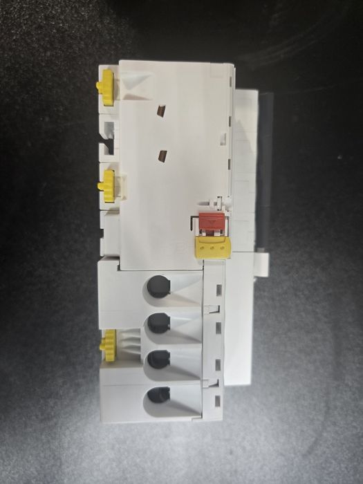 Дифференциальный автомат Schneider Electric 4P 32A (Для Nestone)