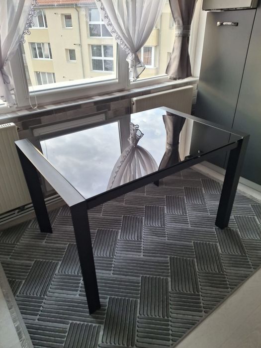 Masa bucararie extensibila (4-6 persoane) sticla neagra