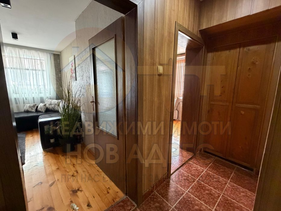 Многостаен Тухлен Апартамент с Гараж ,Газифициран и Обзаведен ,Център