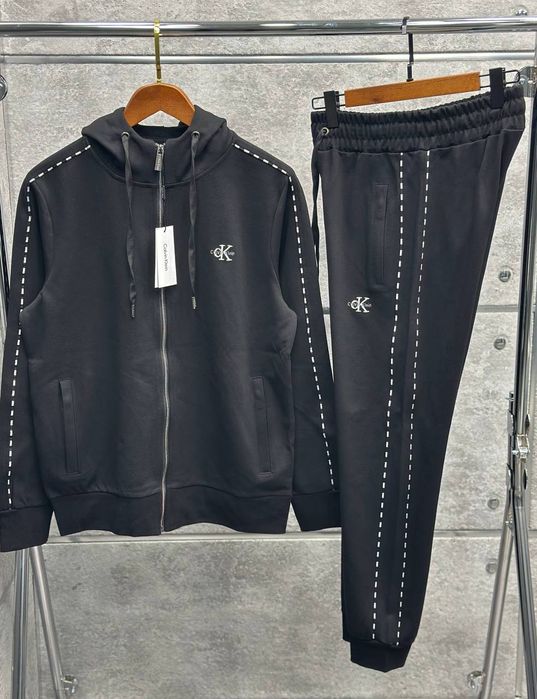 Trening barbati model 2025