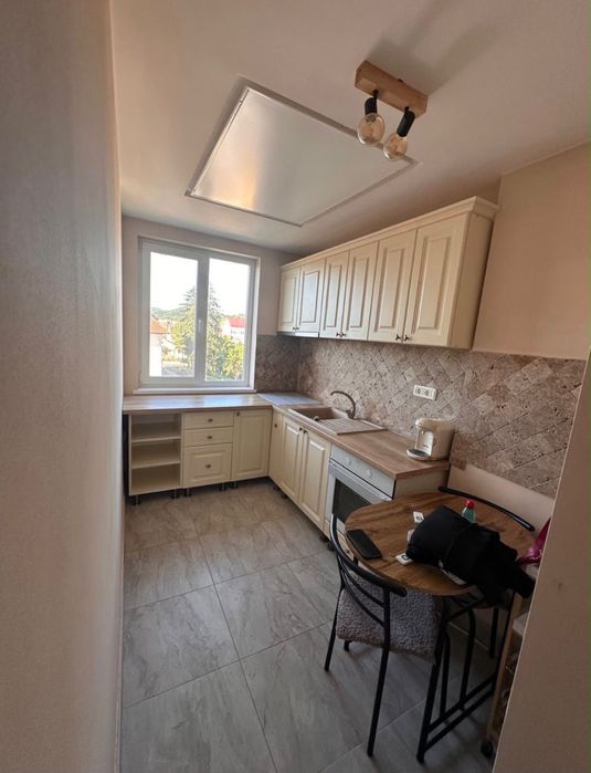 Vand apartament 3 camere in Brad, recent renovat