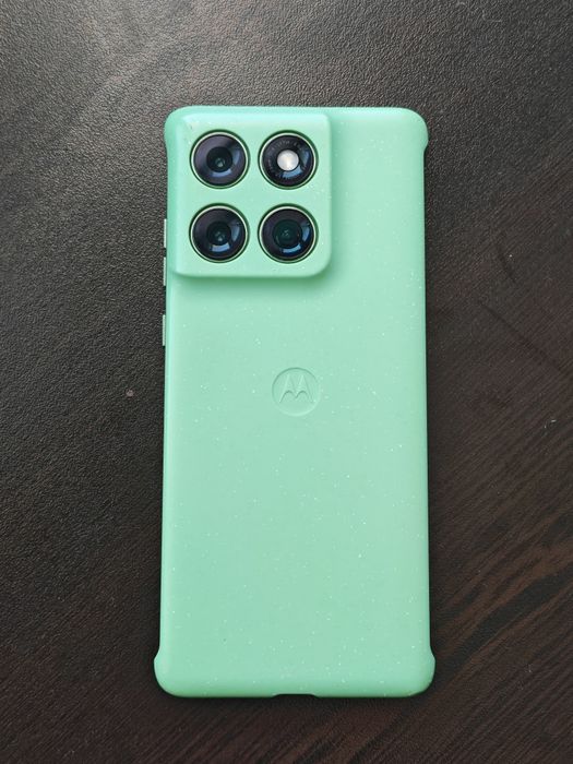 Motorola Edge 60 с зарядно и всичко