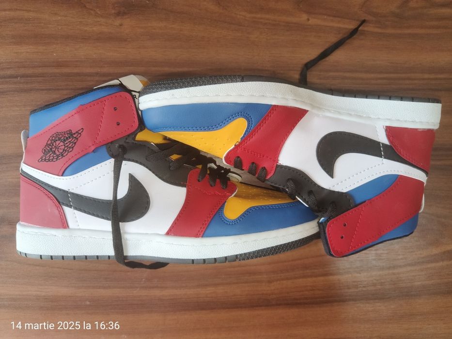 Vând adidași Nike Jordan mărime 43