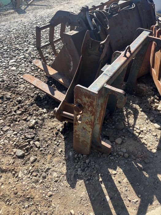 Buldoexcavator JCB 3CX  2 cupe / lame paleti