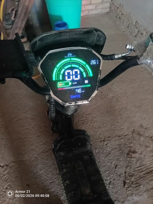 Elekrtroskuter elektrovelik