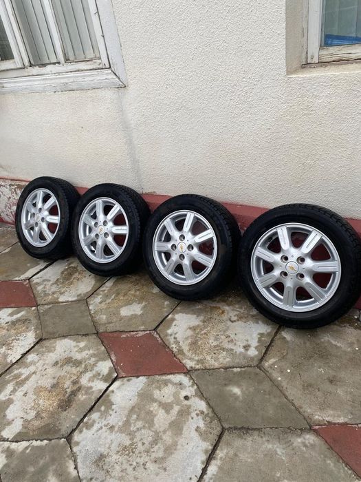 Продам шины зимние с дисками размер 165/65/14