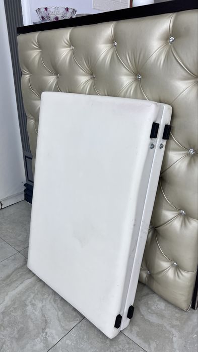 Продам кушетку с чехлом в подарок