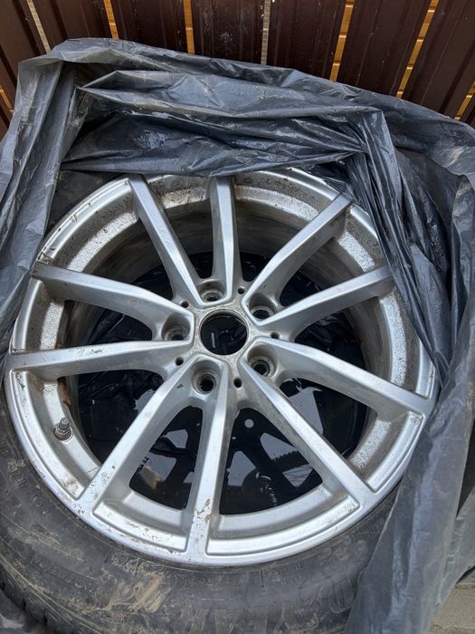Jante Originale BMW 17" Style 778 (5x112) + Anvelope Iarnă RunFlat (1 spartă)