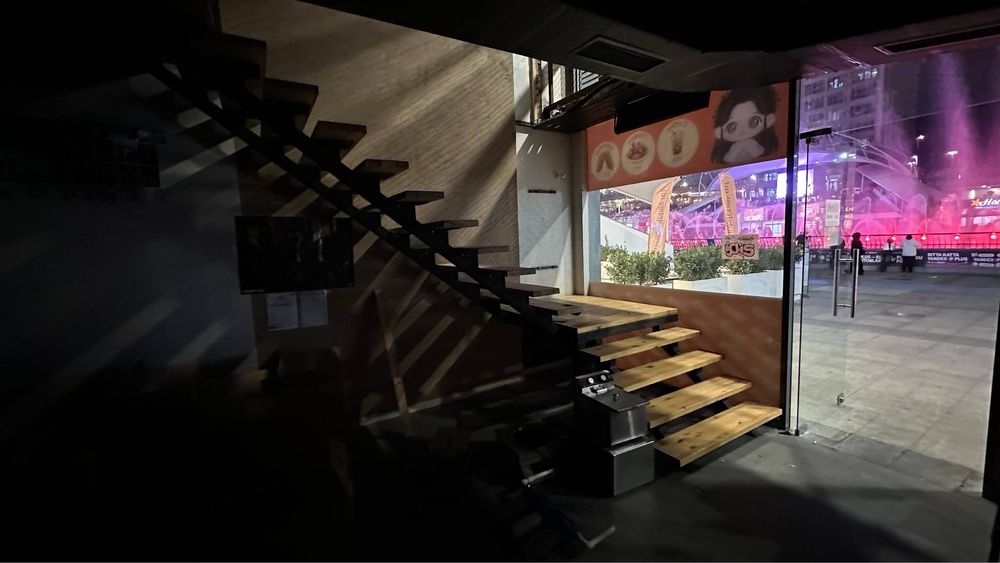 Сдается офис ,кафе, ресторан или магазин  в Seul Moon 1-этаж!