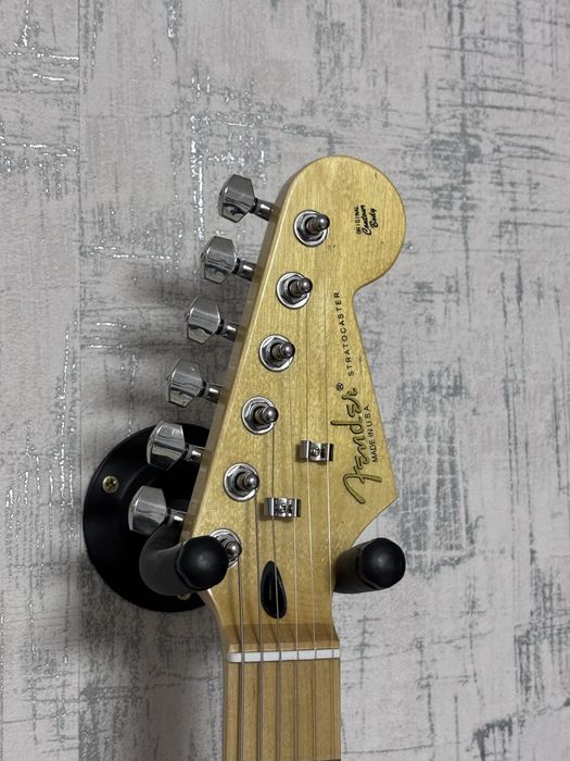 Продаю электрогитару Fender stratocaster white