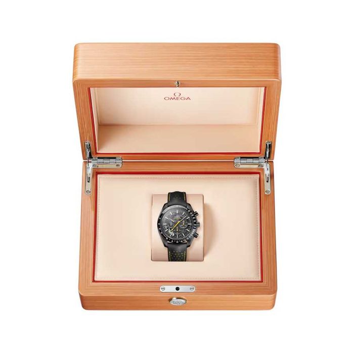 OMEGA Speedmaster Dark Side of the Moon "Apollo 8" - Чисто нов, Пълен комплект