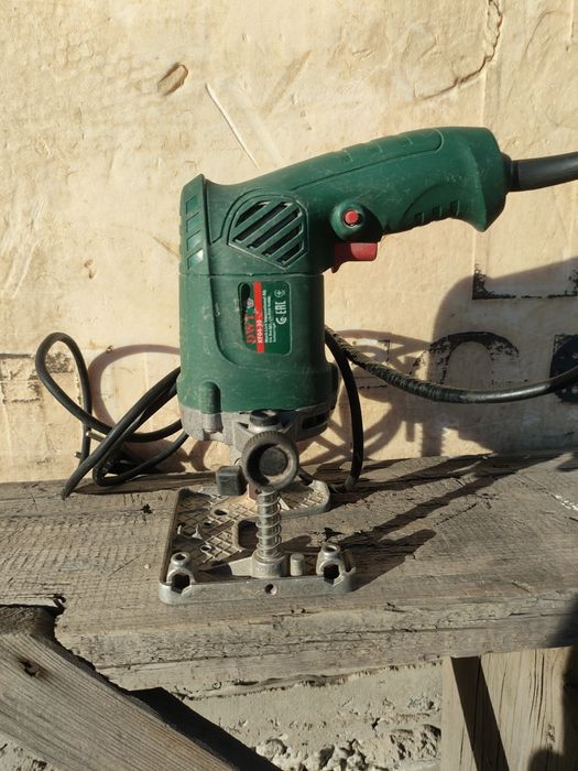 Продам фрезер вертикальный DWT
