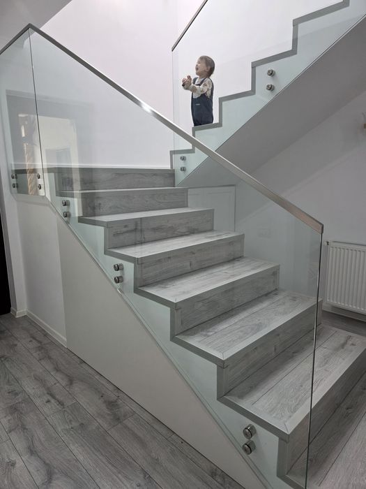 Balustradă din sticlă securizată fără stilpi