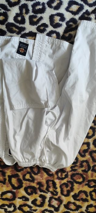 Продам костюм для карате детский