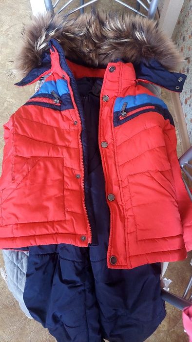 Продам зимние комбинезоны.