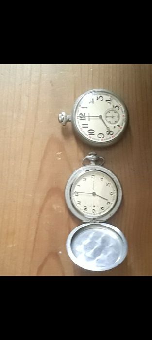 Ретро часовници и телефони