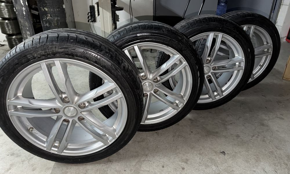 Диск с резиной на хонда