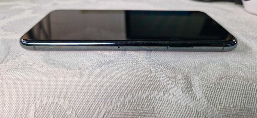 Iphone 11 Pro Max 256GB  батерия на 76%