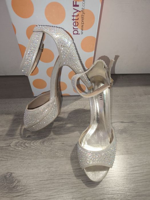 Дамски сандали с ток естествена кожа