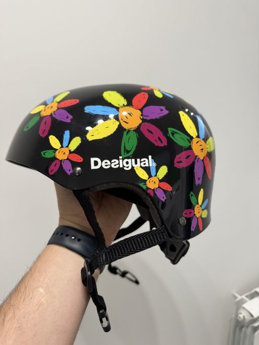 Каска Desigual нова
