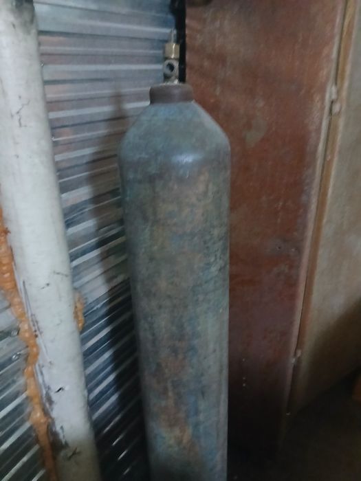 Кислородный балон . Кислород