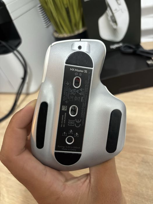 Мишка Logitech MX Master 3S Pale Gray / Мишка Logitech MX Vertical