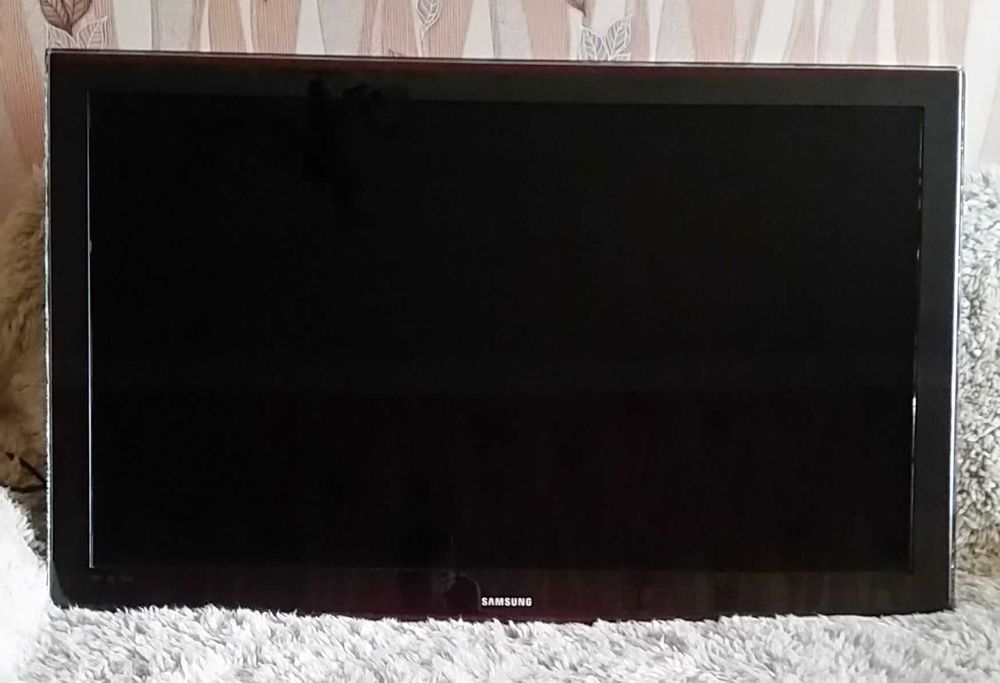 Samsung плазмен телевизор 52 инча Full HD