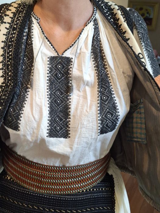 Costum traditional autentic