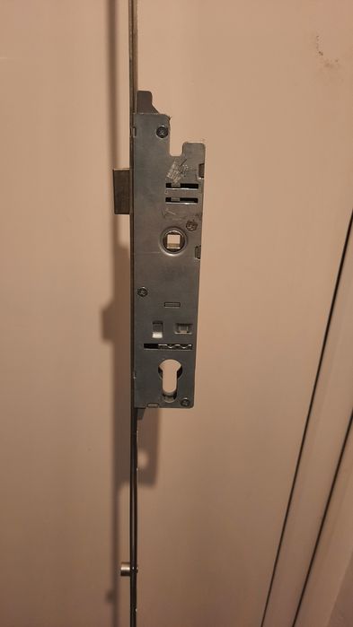 Broasca cu tija închidere multipunct pentru uși pvc.