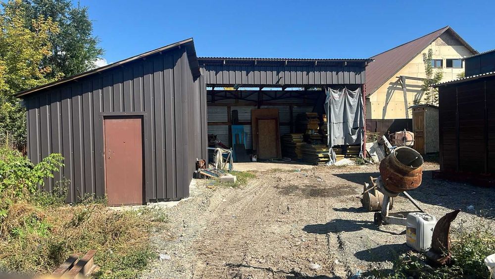 большой гараж ,и помещение