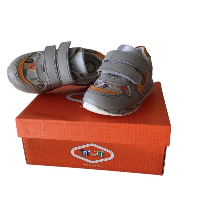 Продам новые кроссовки