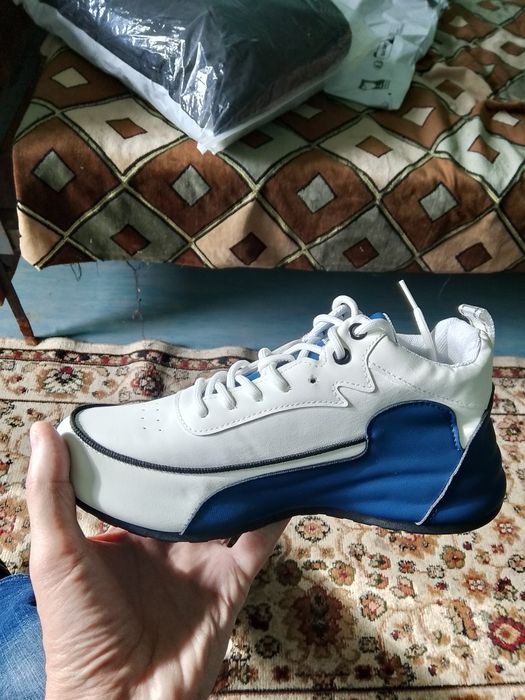 Кроссовки 39 размер по 4000