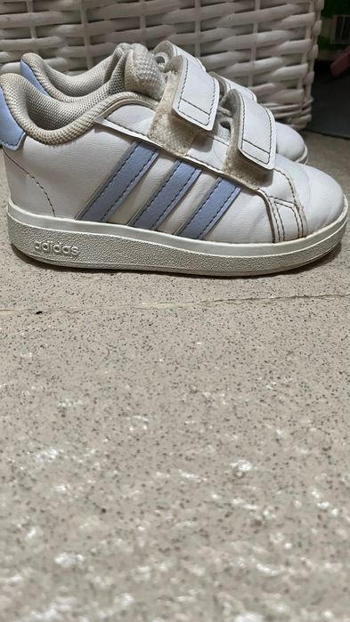Adidas 24 номер,подходящи за момиче
