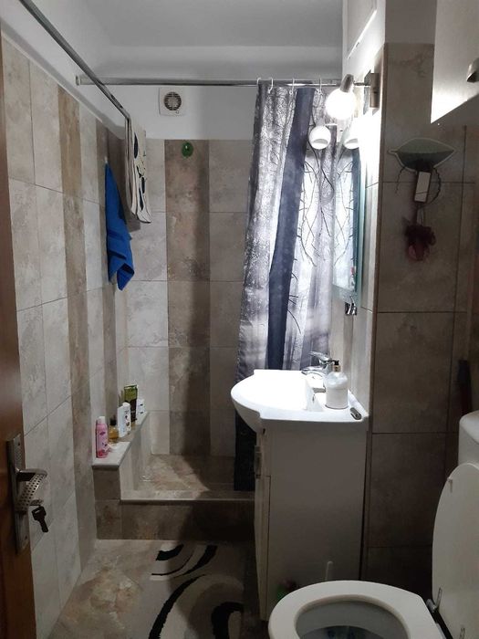 Ofer spre închiriere garsoniera in Ploiesti zona 9 Mai str Marasesti