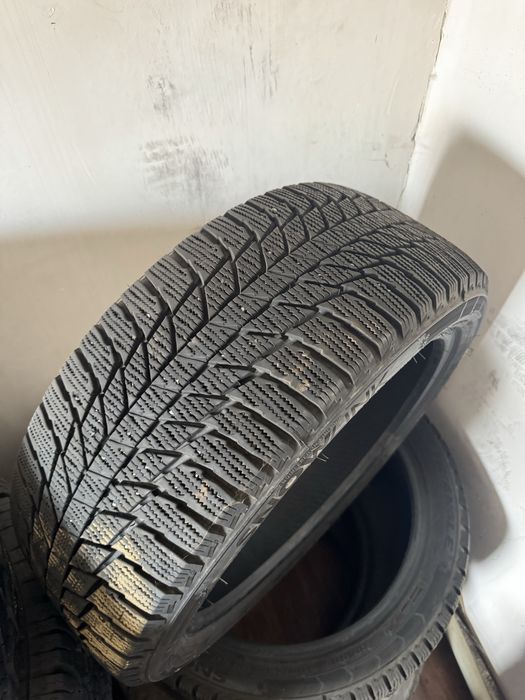 215/45/17 Зима резина пара