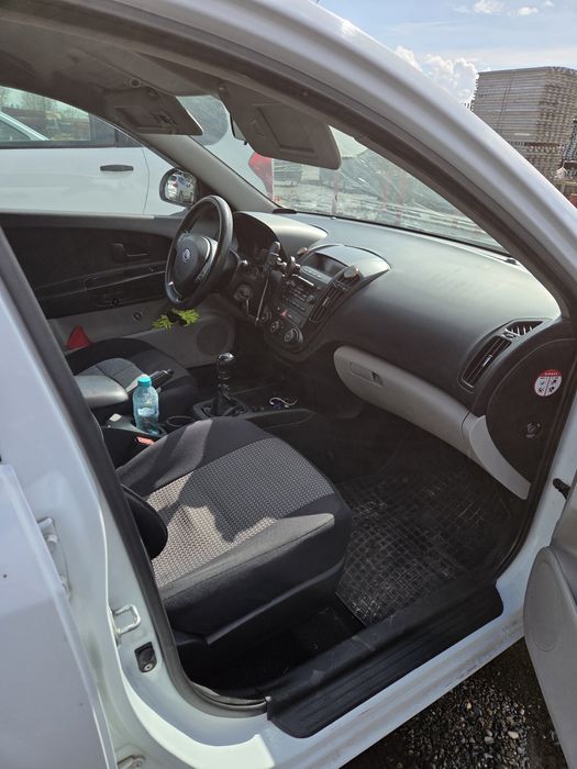 Vand Kia Ceed 1.4 benzina